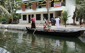 Royal Munroe Palace Home Stay